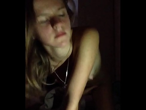 ❤️ Neska bat masturbatzen da eta cums Sexu bideoa gugan ❌️❤